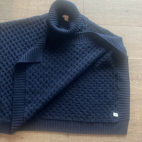 Banana Republic cozy, shrug, poncho, turtleneck, sweater navy blue small - Picture 3 of 3